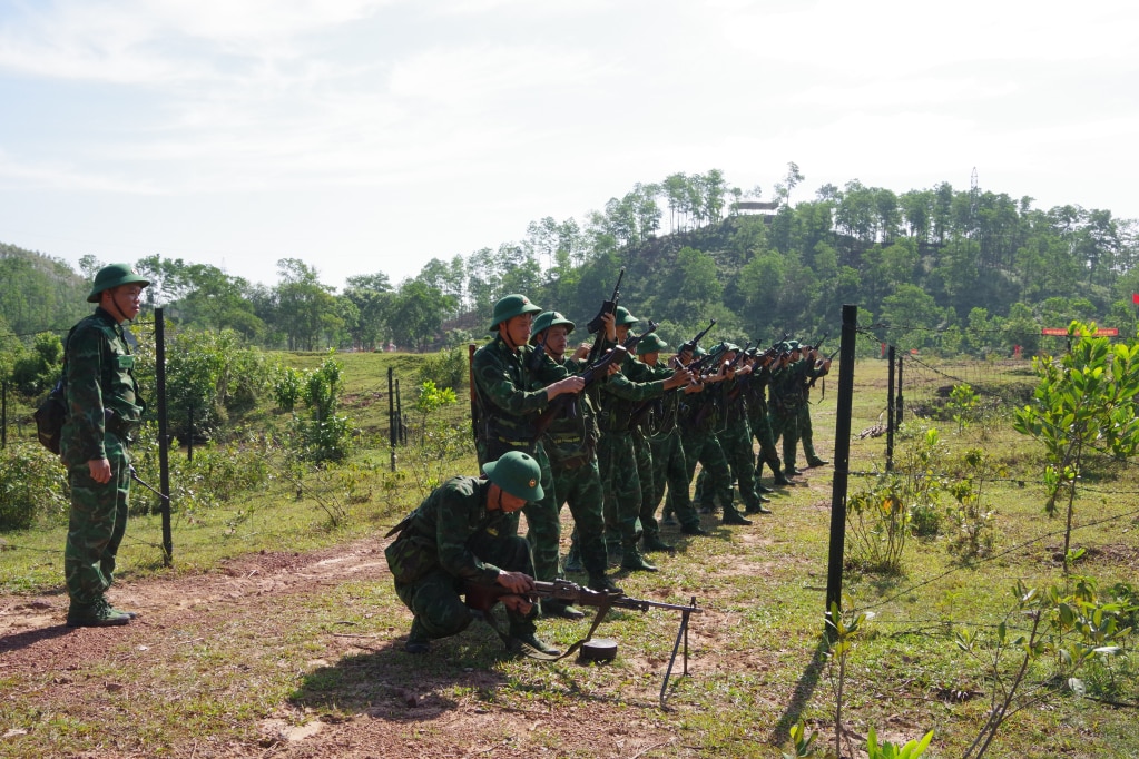 Überprüfen Sie Waffen und Ausrüstung vor und nach der Übung.