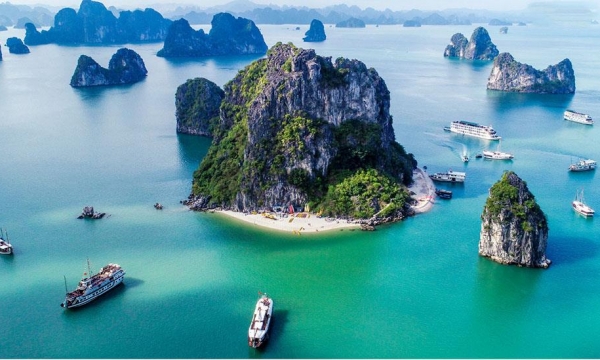 Erlass von Vorschriften zu Maßnahmen zur Steuerung des Betriebs von Binnenwasserfahrzeugen für Touristen in der Ha Long Bucht und der Bai Tu Long Bucht.