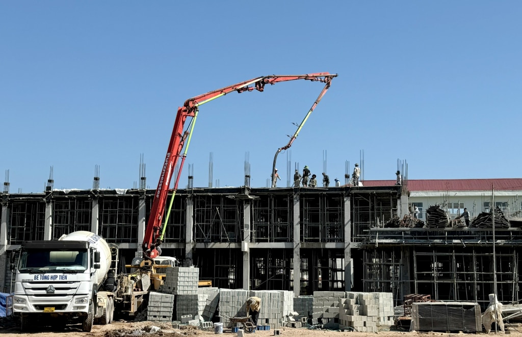 Das Projekt zur Renovierung und Modernisierung der Dam Ha Secondary School wird aktiv umgesetzt.