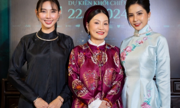 Miss Thuy Tien spielt eine Dienerin