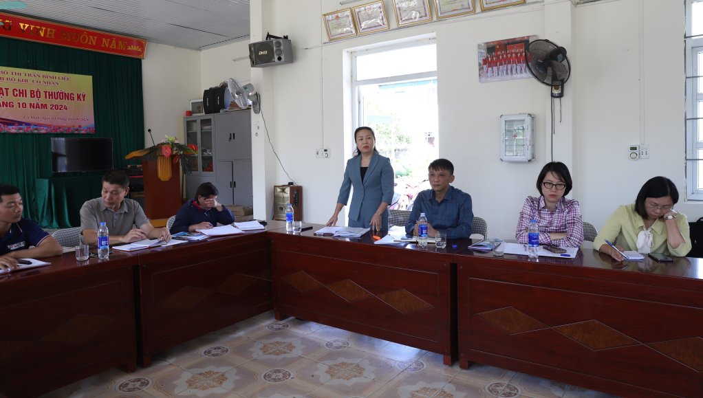 En la reunión habló el camarada Vi Ngoc Bich, miembro del Comité Permanente del Partido Provincial y Vicepresidente Permanente del Consejo Popular Provincial.