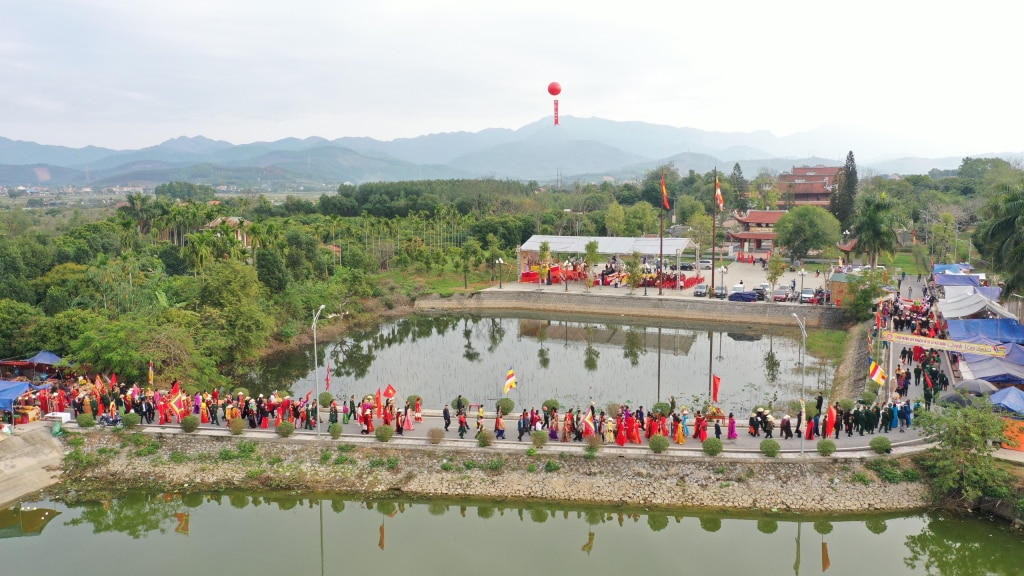 Đông Triều sẽ tập trung phát triển du lịch tâm linh (Lễ hội chùa Quỳnh Lâm. Ảnh: Lê Đại).