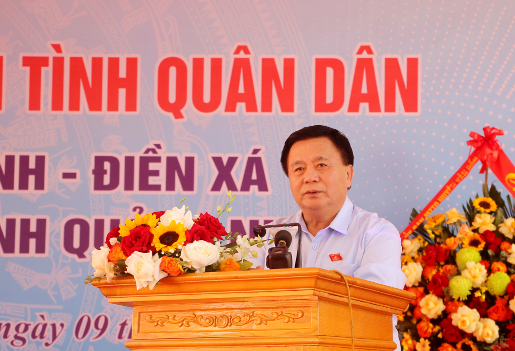 Le camarade Nguyen Xuan Thang, membre du Politburo, directeur de l'Académie nationale de politique Ho Chi Minh, président du Conseil théorique central, délégué à l'Assemblée nationale provinciale, a pris la parole lors du festival.