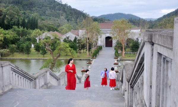 រដូវស្លឹកឈើជ្រុះ និងរដូវរងាមកដល់ភ្នំ Yen Tu ដ៏ពិសិដ្ឋ