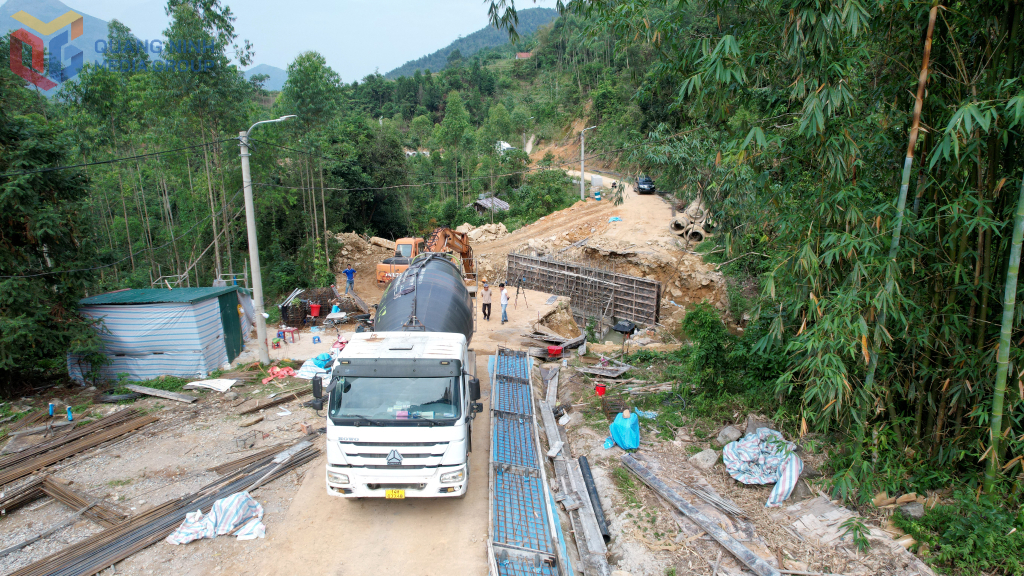 Le projet de rénovation et de modernisation de la route Khe Moi à Khe Tien de la commune de Dong Van, district de Binh Lieu, sera achevé d'ici fin décembre 2024.