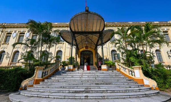 Tausende Besucher besuchen die erste Eröffnung des Bac Bo Palace