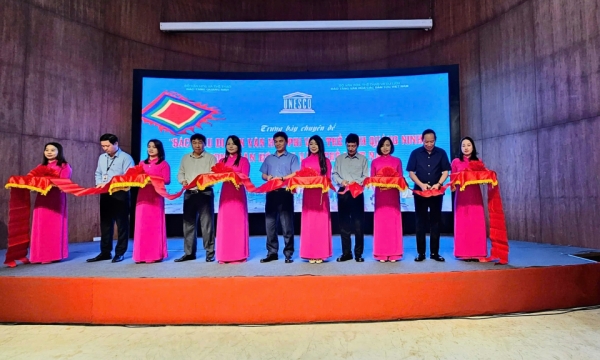 Inauguración de la exposición "Colores del patrimonio cultural inmaterial de la provincia de Quang Ninh en la cultura inmaterial vietnamita"