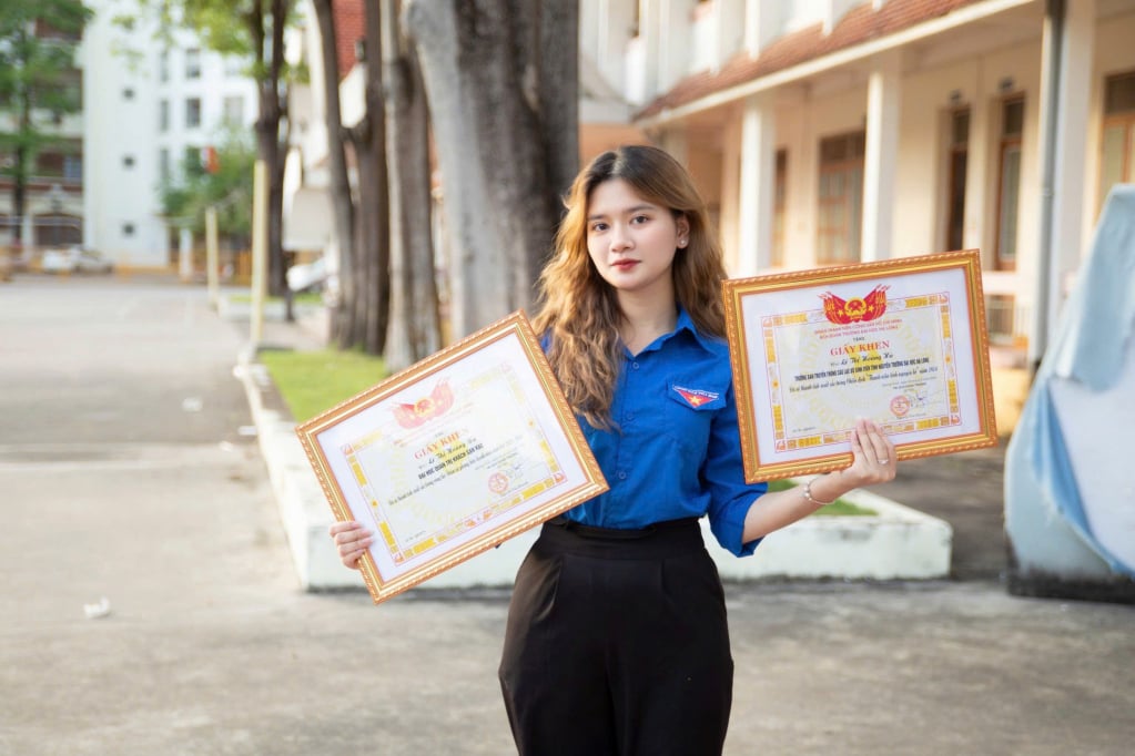 Hoàng Thị Hà, Khoa Du lịch, Trường Đại học Hạ Long nhiều lần được khen thưởng vì có thành tích trong học tập và các hoạt động tình nguyện.