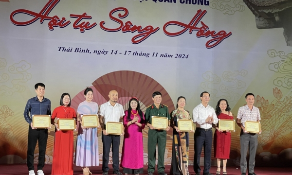 Quang Ninh delegation won 4 medals at the Red River Convergence Mass Art Performance