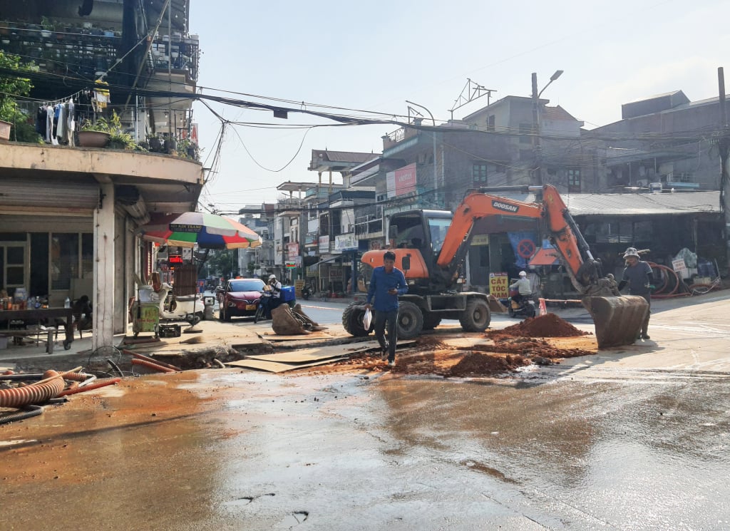 2 dự án Chỉnh trang tuyến phố Hoàng Quốc Việt và dự án Chỉnh trang tuyến phố Thanh Sơn đang được triển khai.