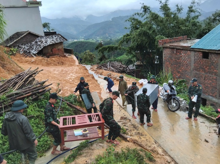 Cán bộ, chiến sĩ LLVT huyện