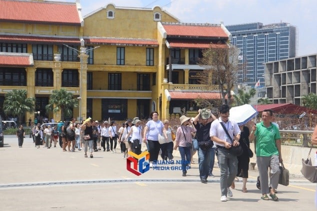 La baie d'Ha Long accueille plus de 6 000 visiteurs après la tempête n°3