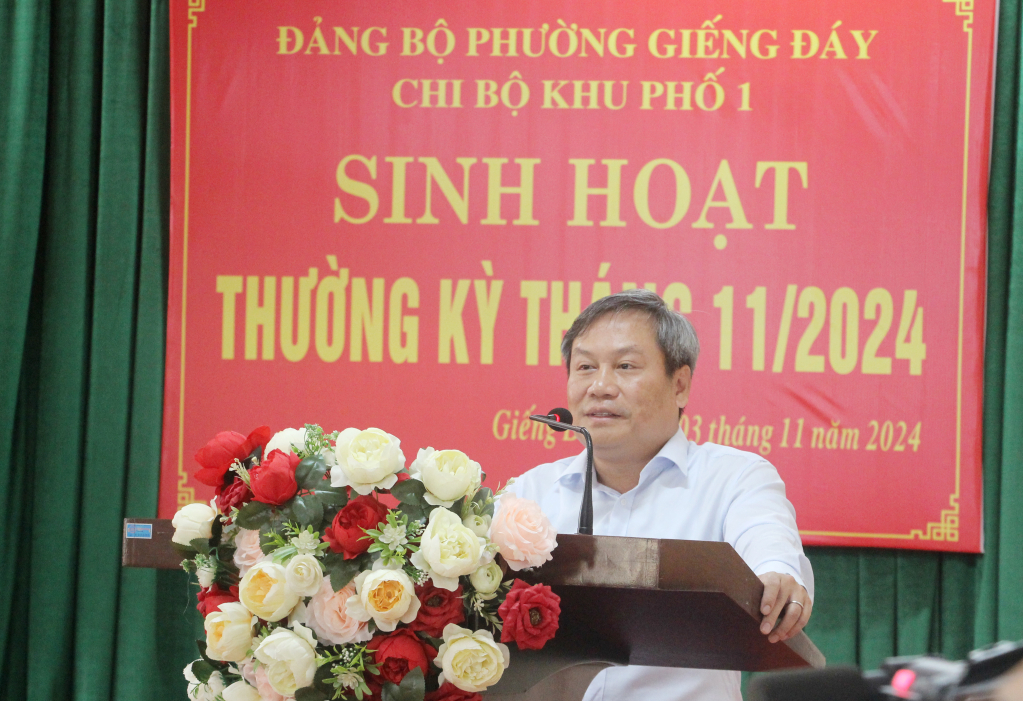 Đồng chí Vũ Đại Thắng, Ủy viên Trung ương Đảng, Bí thư Tỉnh ủy, phát biểu tại buổi sinh hoạt chi bộ Khu phố 1, phường Giếng Đáy, TP Hạ Long.