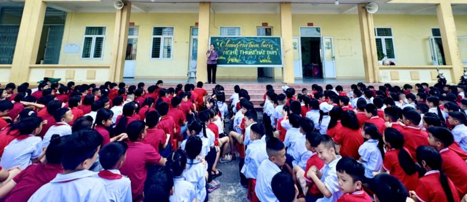 Depuis 2016, les duos sont enseignés comme activités parascolaires dans de nombreuses écoles de la ville de Quang Yen.