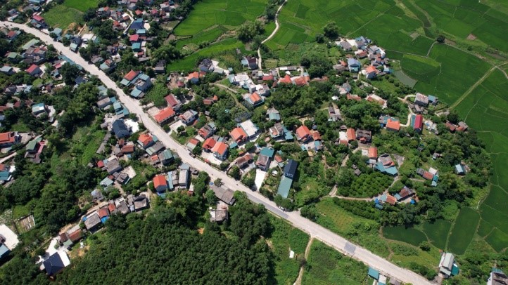 Pueblo turístico de la etnia Dao al pie del Yen Tu