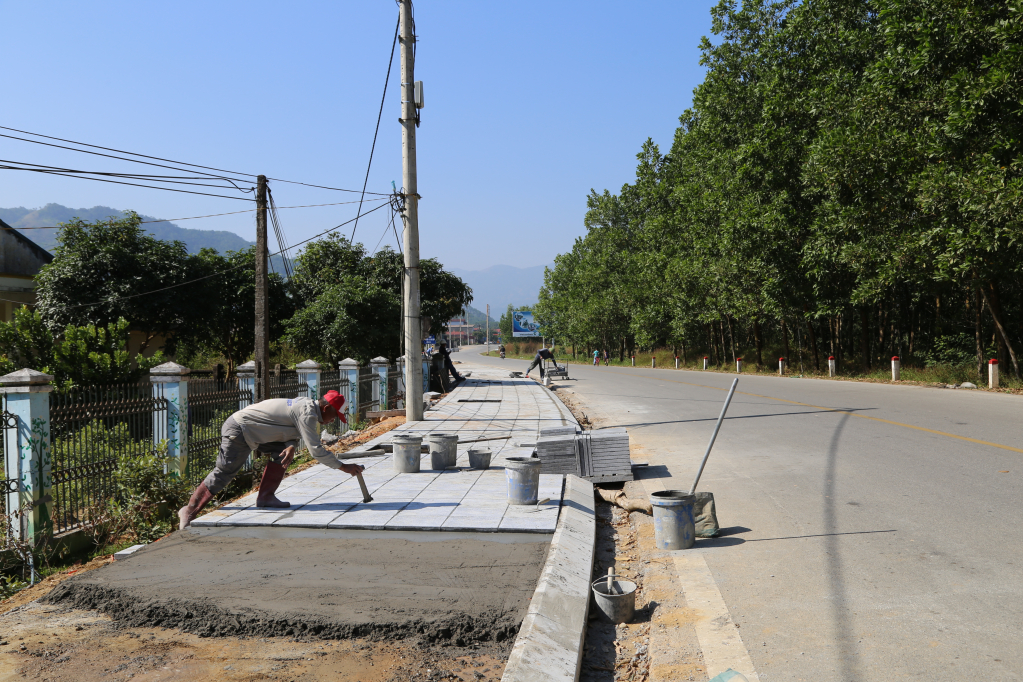 Dự án Đầu tư rãnh thoát nước, vỉa hè tuyến đường từ từ Đồn biên phòng Pò Hèn đến Trường mầm non xã Hải Sơn đang khẩn trương thi công, góp phần chỉnh trang khu vực trung tâm xã Hải Sơn