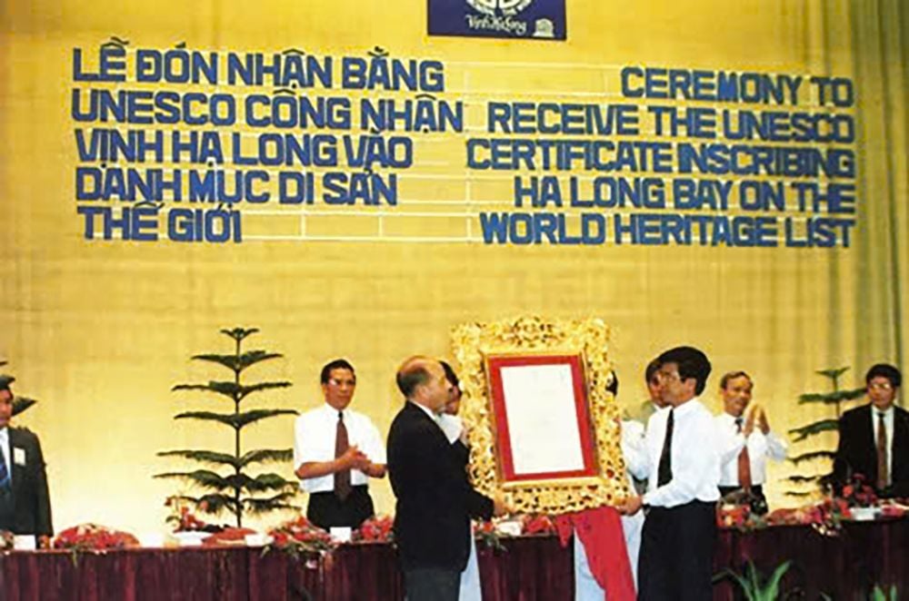 Lễ đón bằng công nhận Di sản thiên nhiên thế giới lần 1 năm 1994. (Ảnh: halongbay.com.vn)