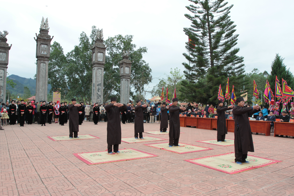 Lễ tế thần trong ngày khai hội.