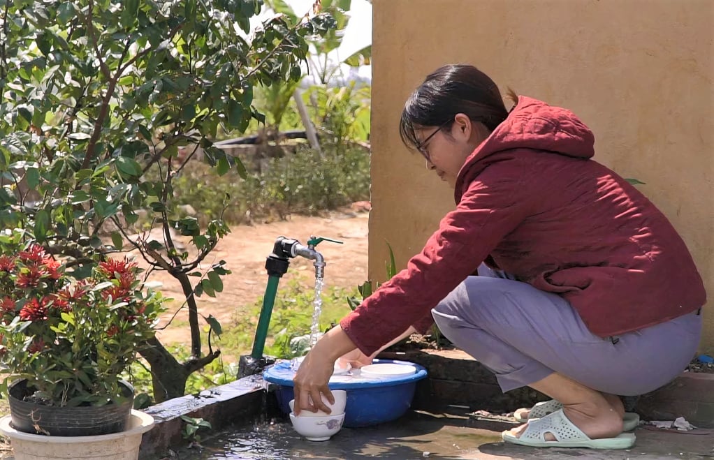 Người dân xã Liên Vị (TX Quảng Yên) được sử dụng nguồn nước sạch đảm bảo được sinh hoạt hàng ngày.