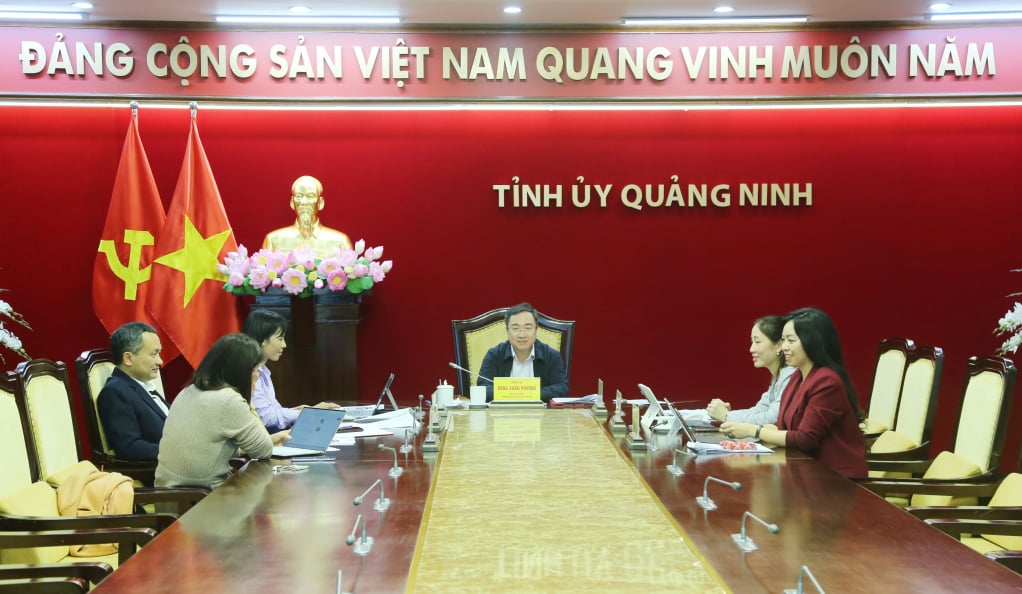 Quang cảnh cuộc họp