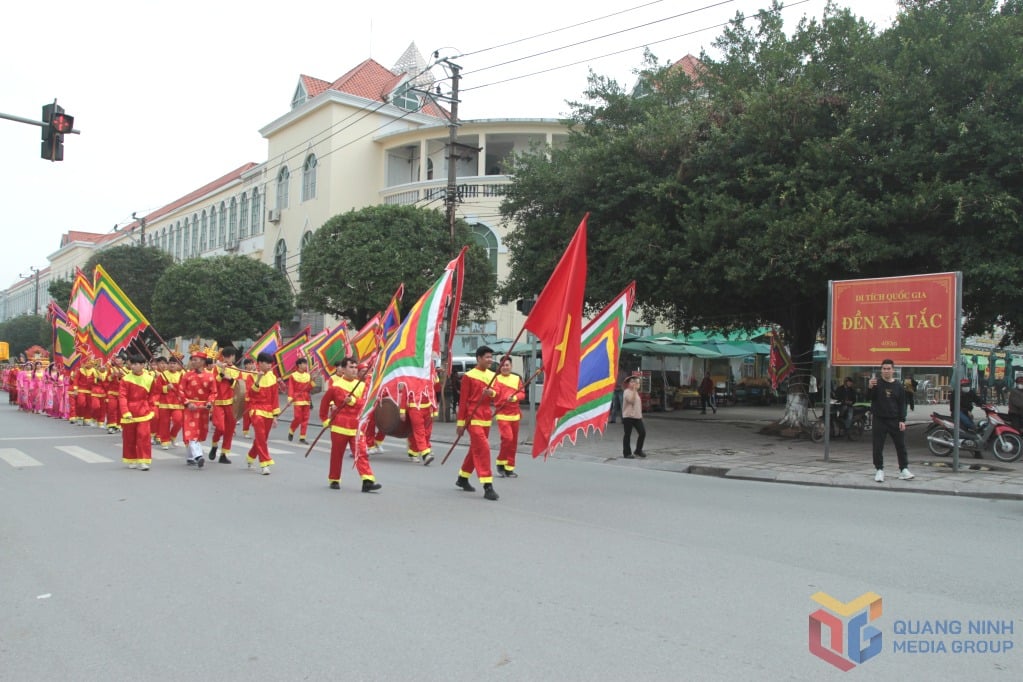 Rước thần du ngoạn.