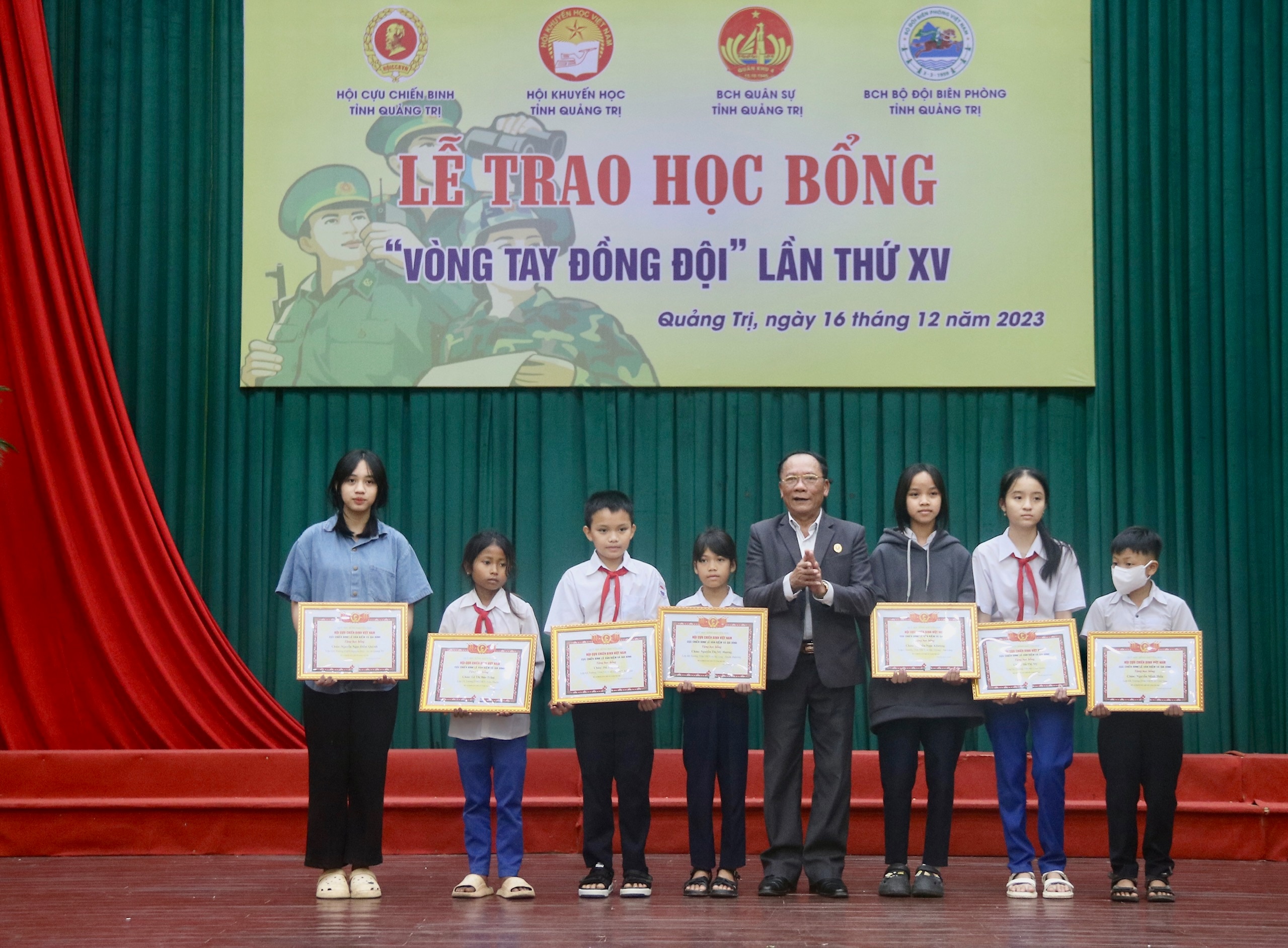 Trao học bổng “Vòng tay đồng đội” lần thứ XV