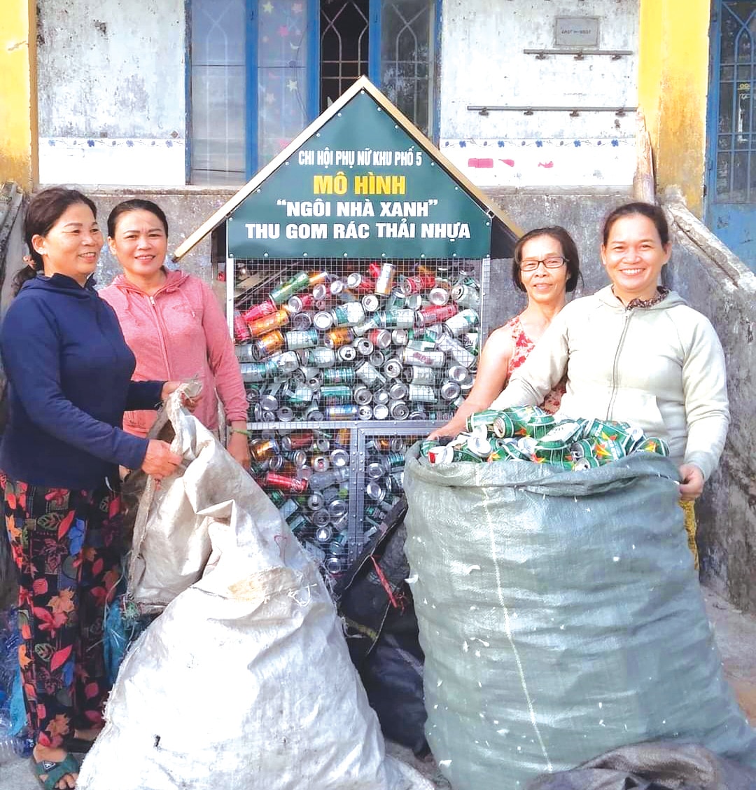 Promoting the role of women in new rural construction