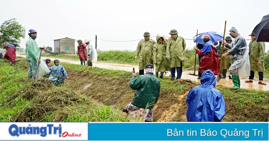 Vérification du travail d'irrigation et d'assainissement des champs