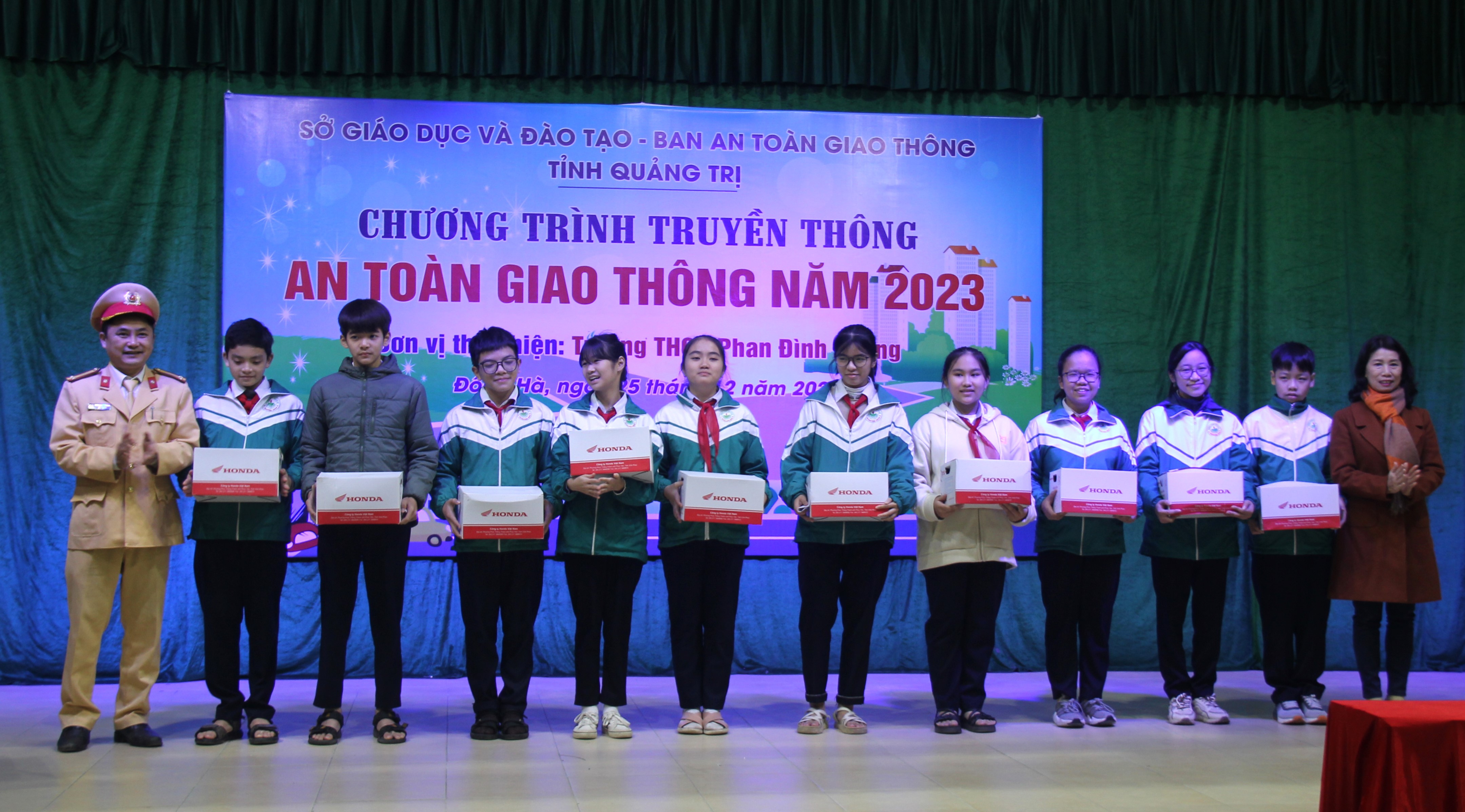 Truyền thông an toàn giao thông trong học đường