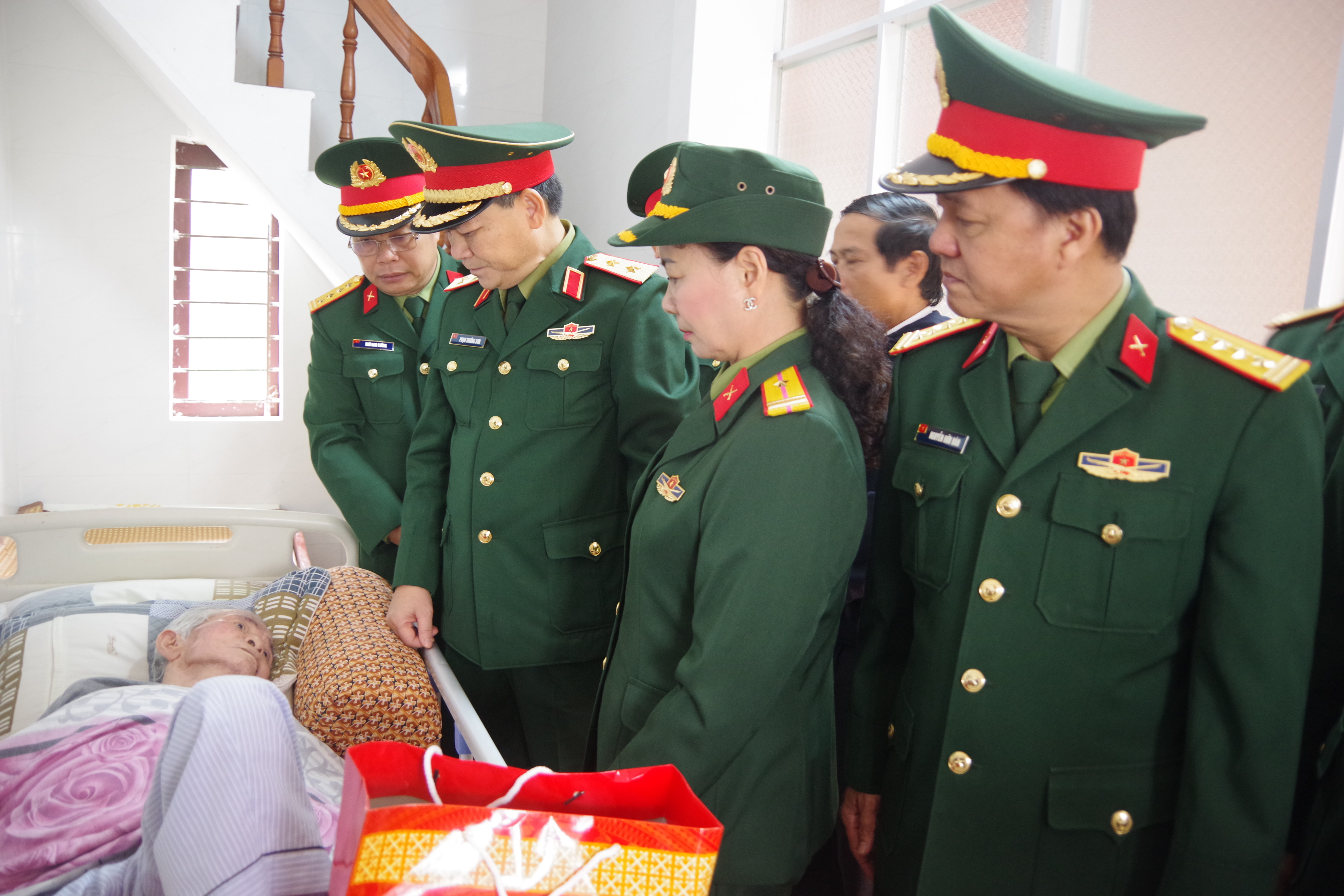 La Commission militaire centrale et le ministère de la Défense nationale ont organisé des activités de gratitude à Quang Tri