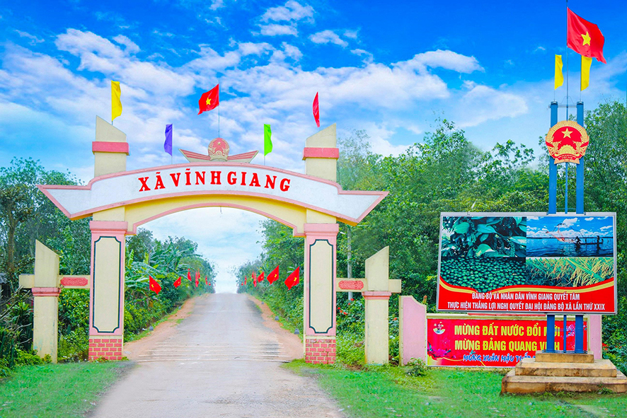 Con grandes esfuerzos, Vinh Giang ha alcanzado el estándar de nueva comuna rural avanzada.