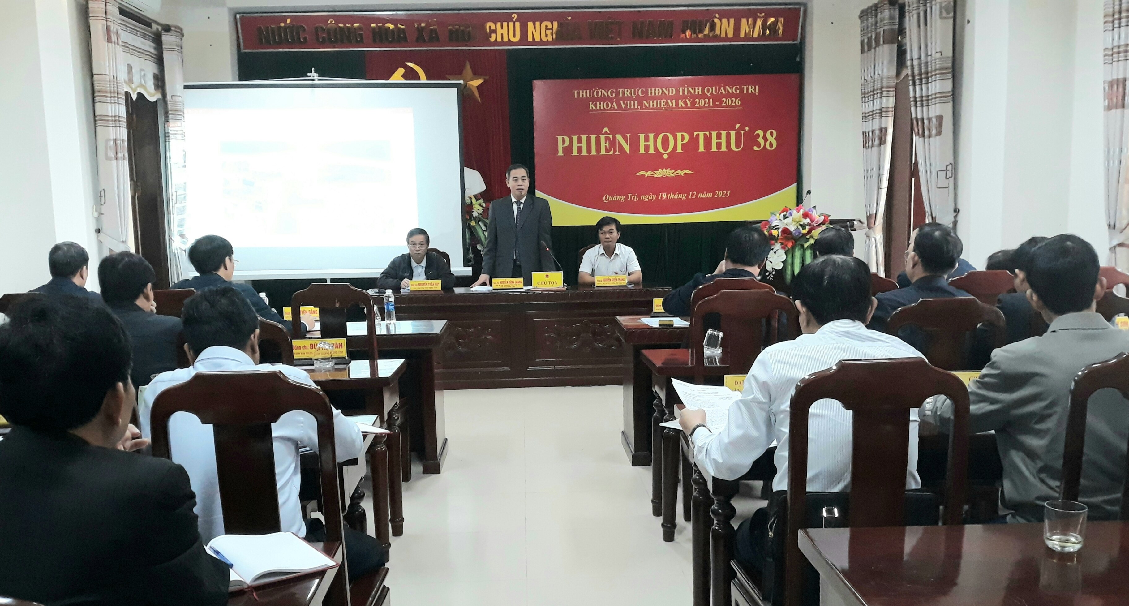 Thường trực HĐND tỉnh khóa VIII họp phiên thứ 38