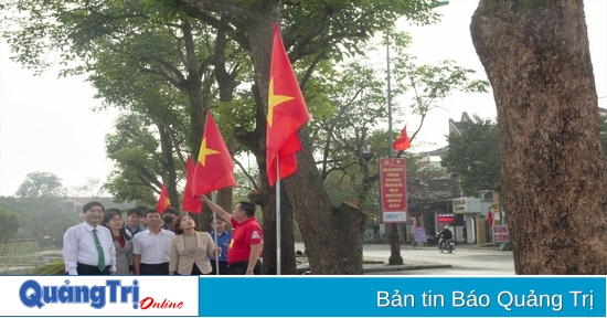 Inauguration de la « Rue du drapeau national » dans l'ancienne citadelle de Quang Tri