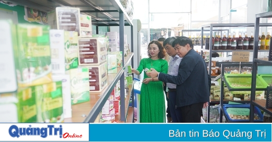 Opening of OCOP stall, typical products of Quang Tri province