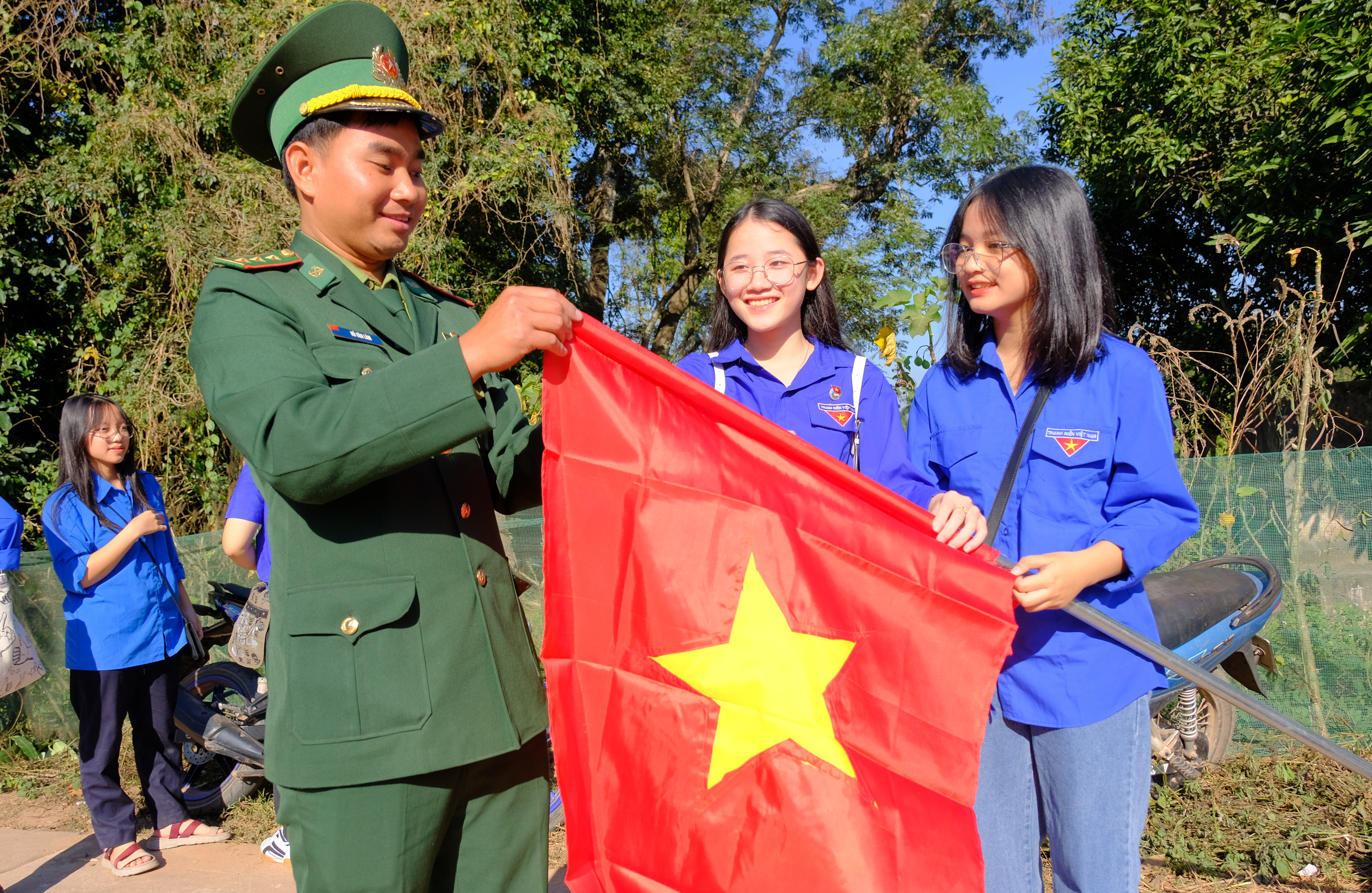 Tổ chức chương trình “Mang Tết đến bản nghèo” lần thứ 10 tại xã Thanh, huyện Hướng Hóa