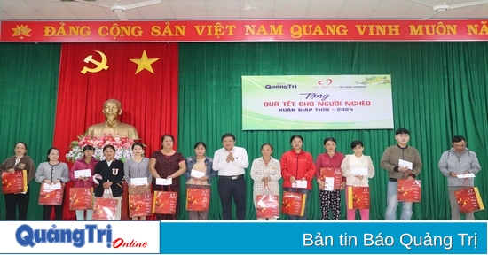 Báo Quảng Trị - Quỹ Thiện Tâm: Tặng 135 suất quà cho người dân có hoàn cảnh khó khăn tại TP. Đông Hà