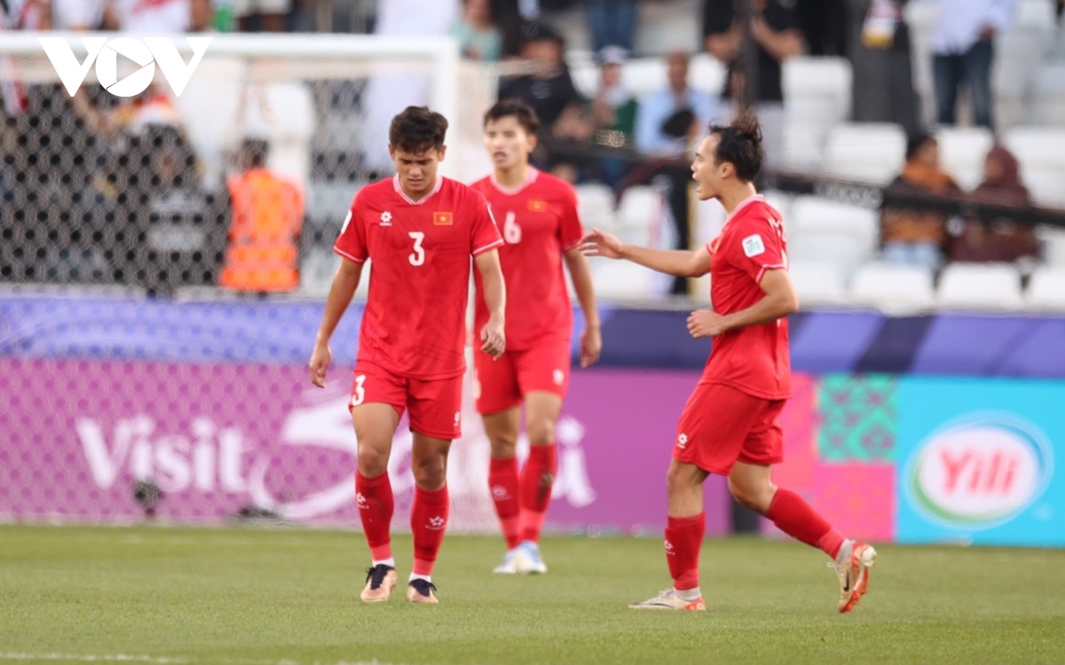 ĐT Việt Nam 2-3 ĐT Iraq: Quang Hải không phá nổi mớ bòng bong