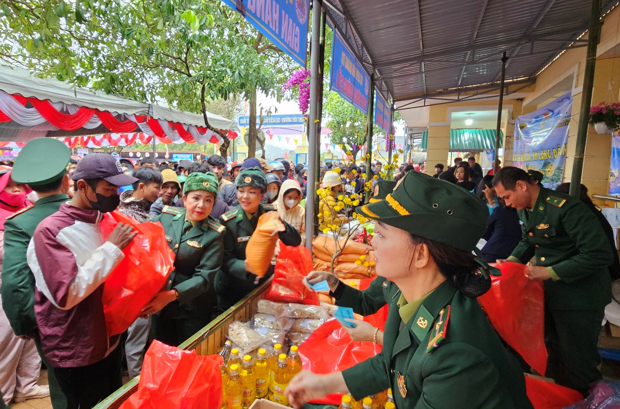 Chương trình “Xuân biên phòng - Ấm lòng dân bản-Tết nhân ái” năm 2024