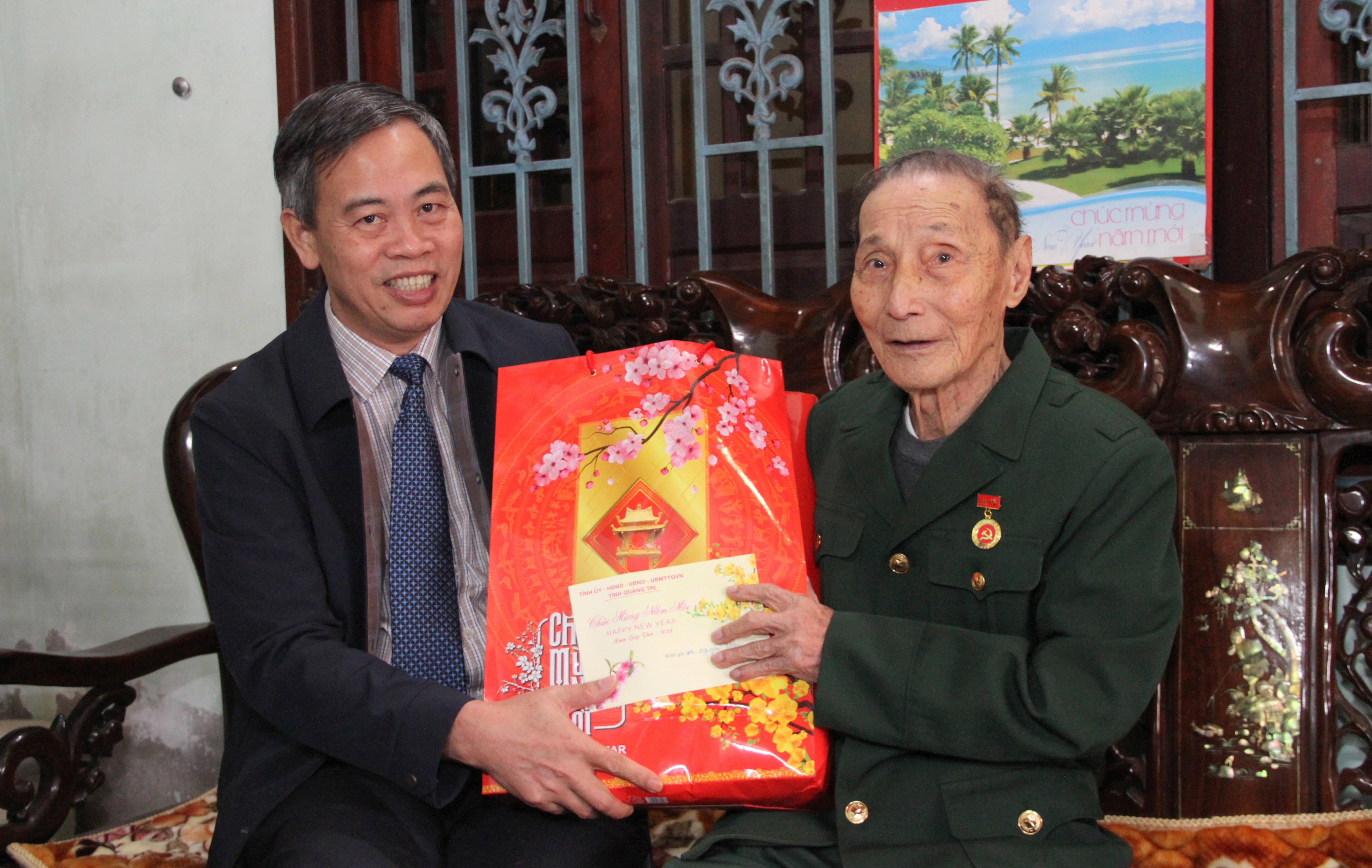 Phó Bí thư Thường trực Tỉnh ủy, Chủ tịch HĐND tỉnh Nguyễn Đăng Quang thăm, chúc Tết các gia đình chính sách