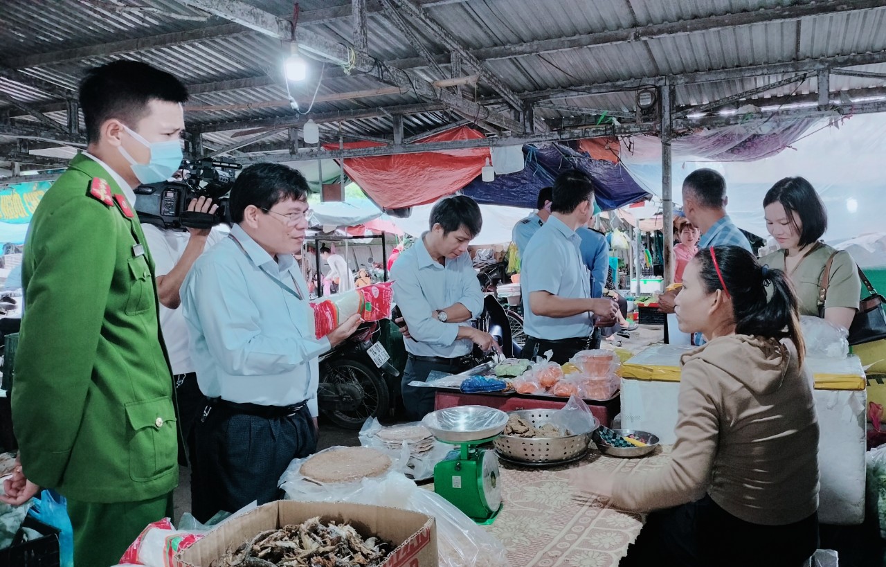 Tăng cường công tác kiểm tra an toàn thực phẩm dịp tết Nguyên đán