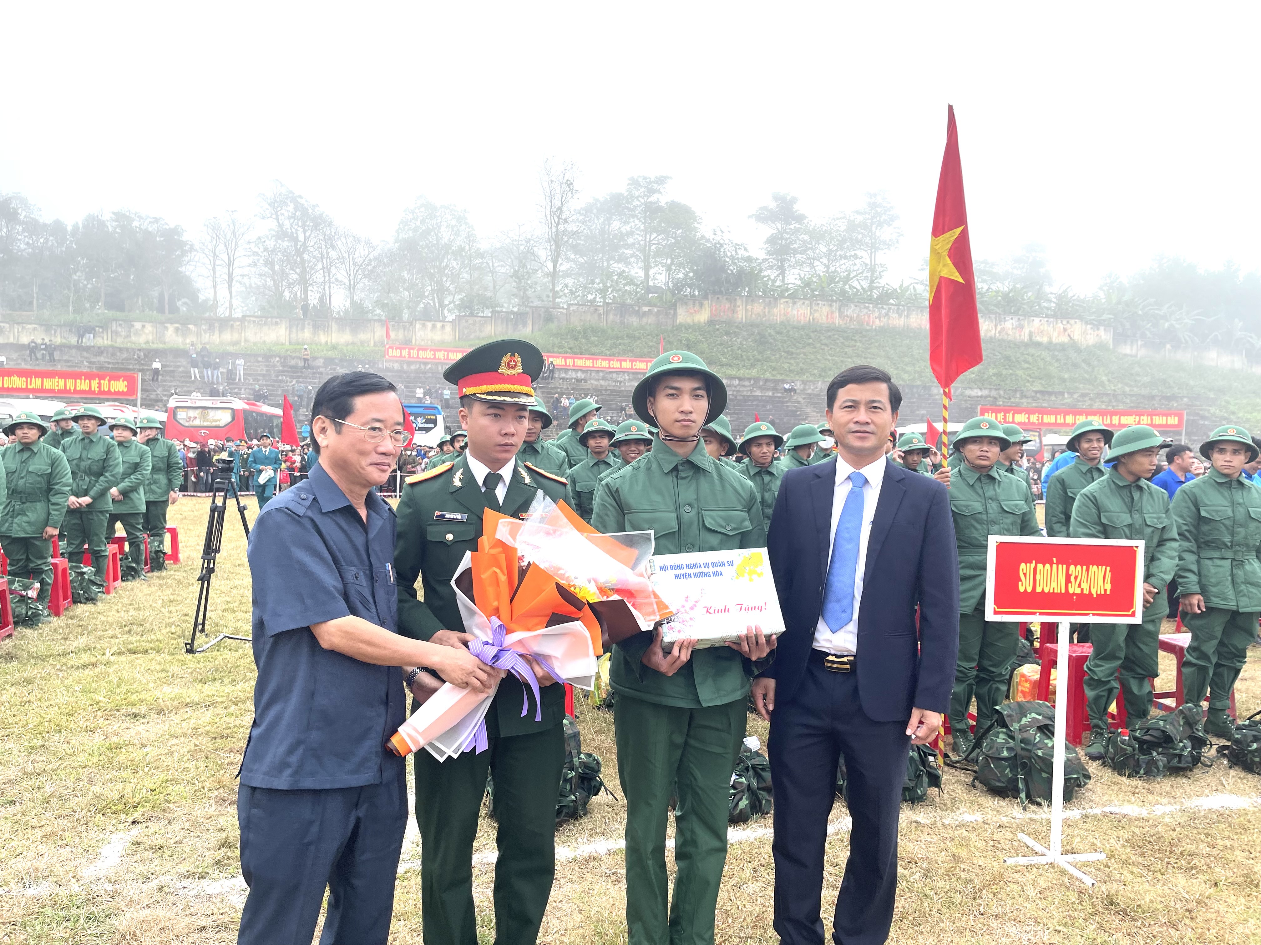 Hướng Hóa: 143 thanh niên đồng bào dân tộc Vân Kiều, Pa Kô lên đường nhập ngũ