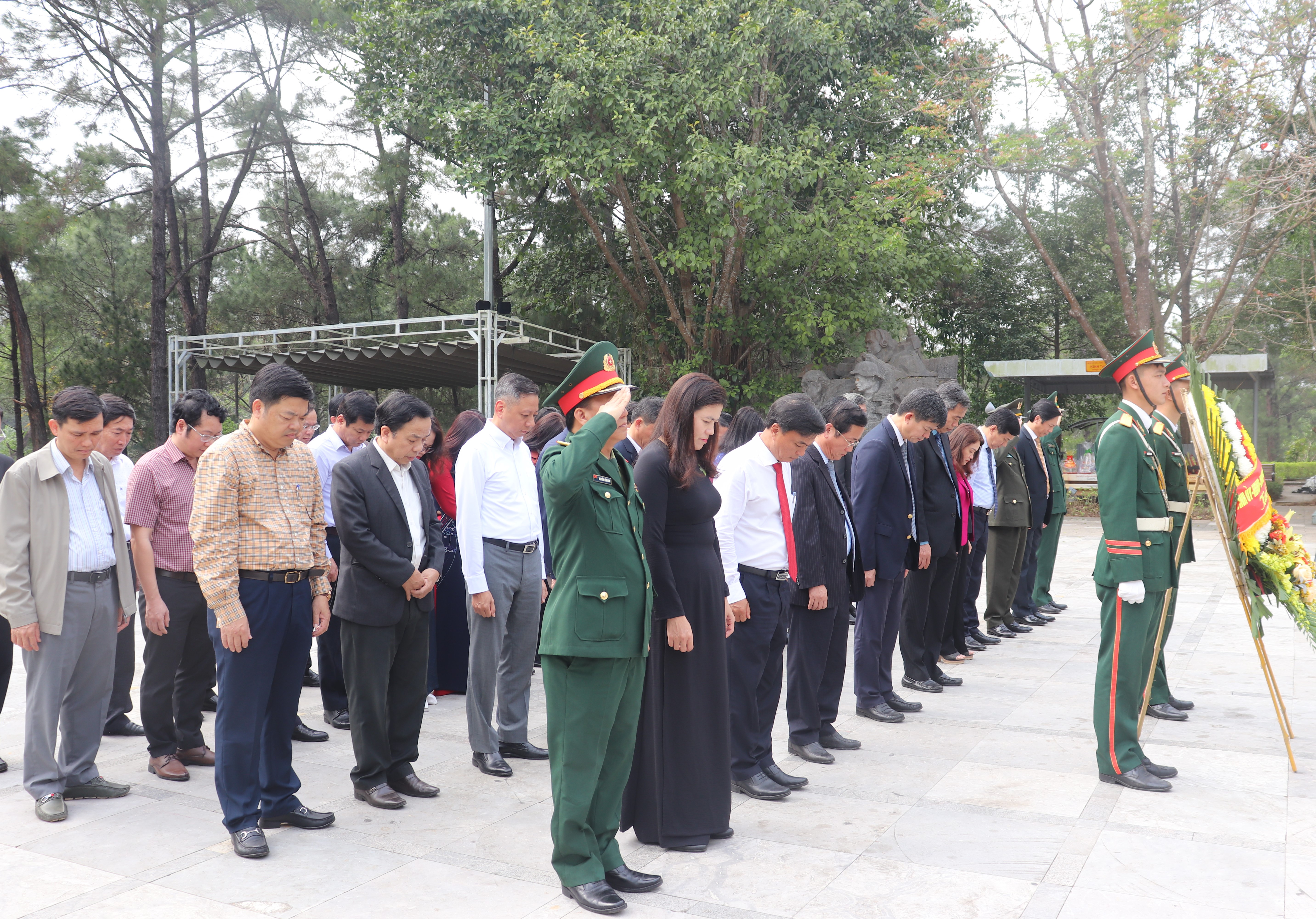 Lãnh đạo tỉnh tri ân các anh hùng liệt sĩ nhân dịp tết Nguyên đán Giáp Thìn