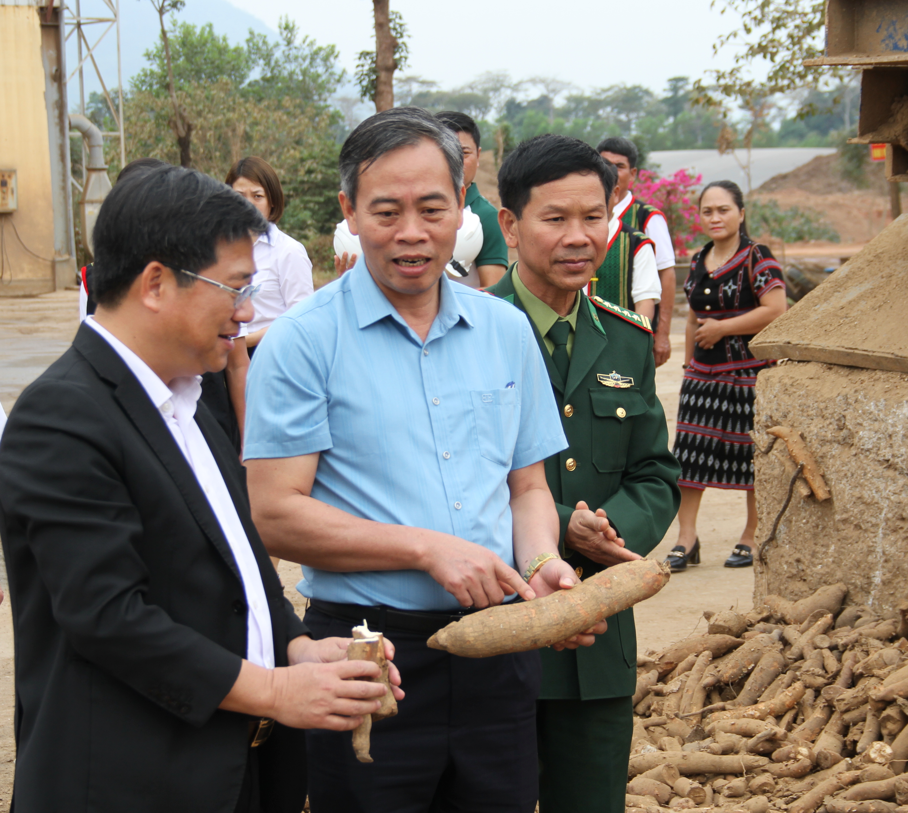 Phó Bí thư Thường trực Tỉnh ủy, Chủ tịch HĐND tỉnh Nguyễn Đăng Quang thăm, chúc tết các cơ quan, đơn vị