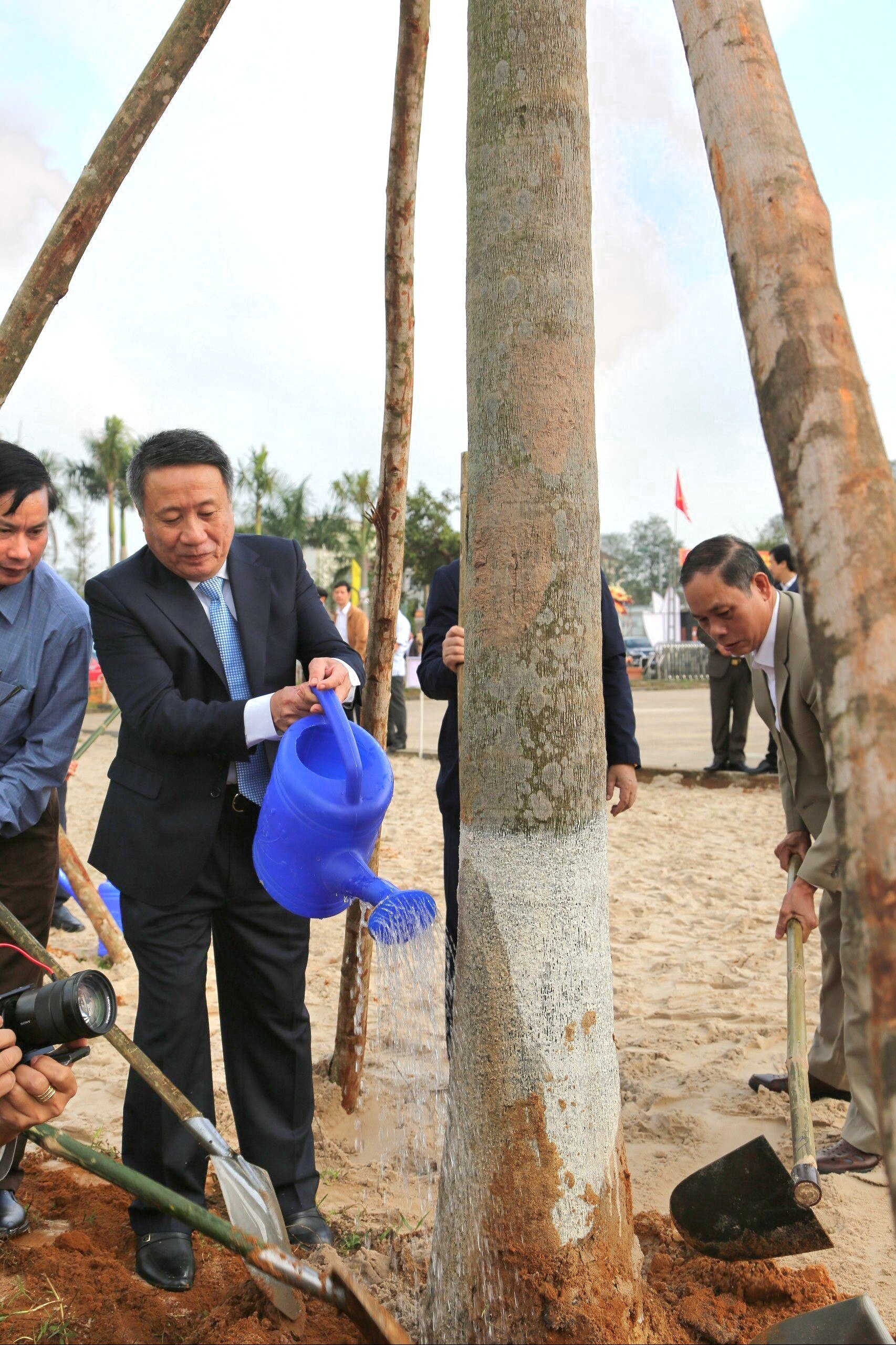 Lancement du « Festival de plantation d'arbres pour se souvenir à jamais de l'Oncle Ho » au printemps de Giap Thin 2024