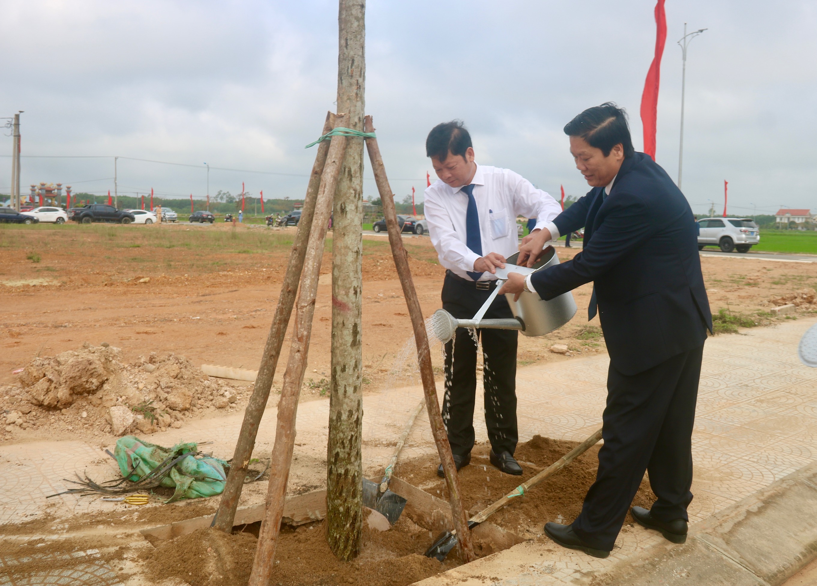 Ville. Dong Ha a lancé le « Festival de plantation d'arbres pour se souvenir à jamais de l'Oncle Ho » au printemps de Giap Thin - 2024