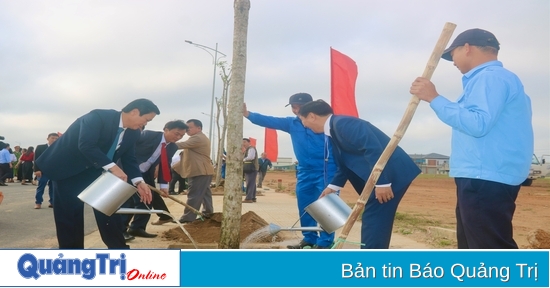 Ville. Dong Ha a lancé le « Festival de plantation d'arbres pour se souvenir à jamais de l'Oncle Ho » au printemps de Giap Thin