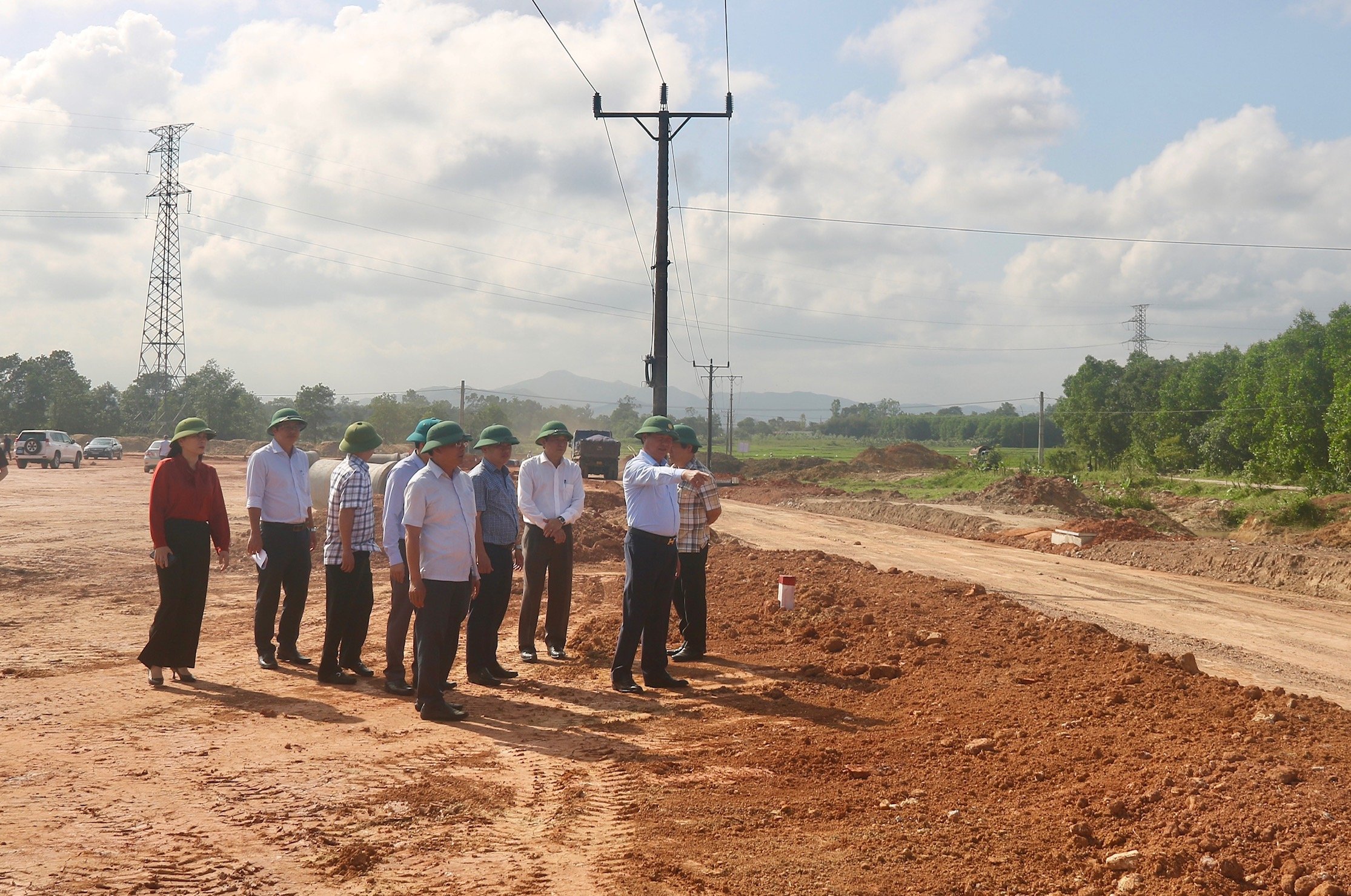 Checking the construction progress of resettlement areas of Van Ninh - Cam Lo expressway project