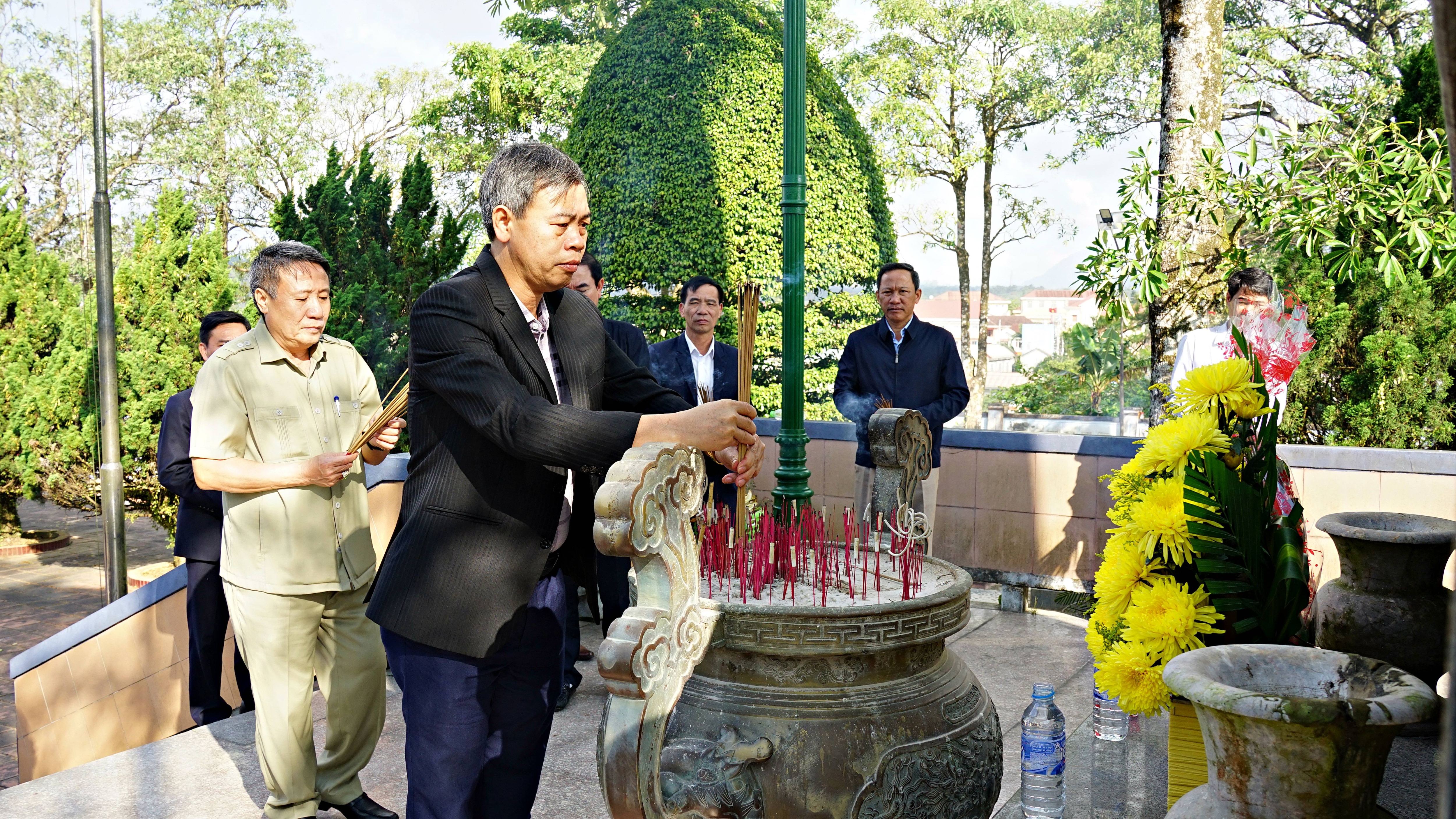 Huong Hoa a lancé la campagne de plantation d'arbres du Têt pour se souvenir à jamais de l'Oncle Ho au printemps de Giap Thin.