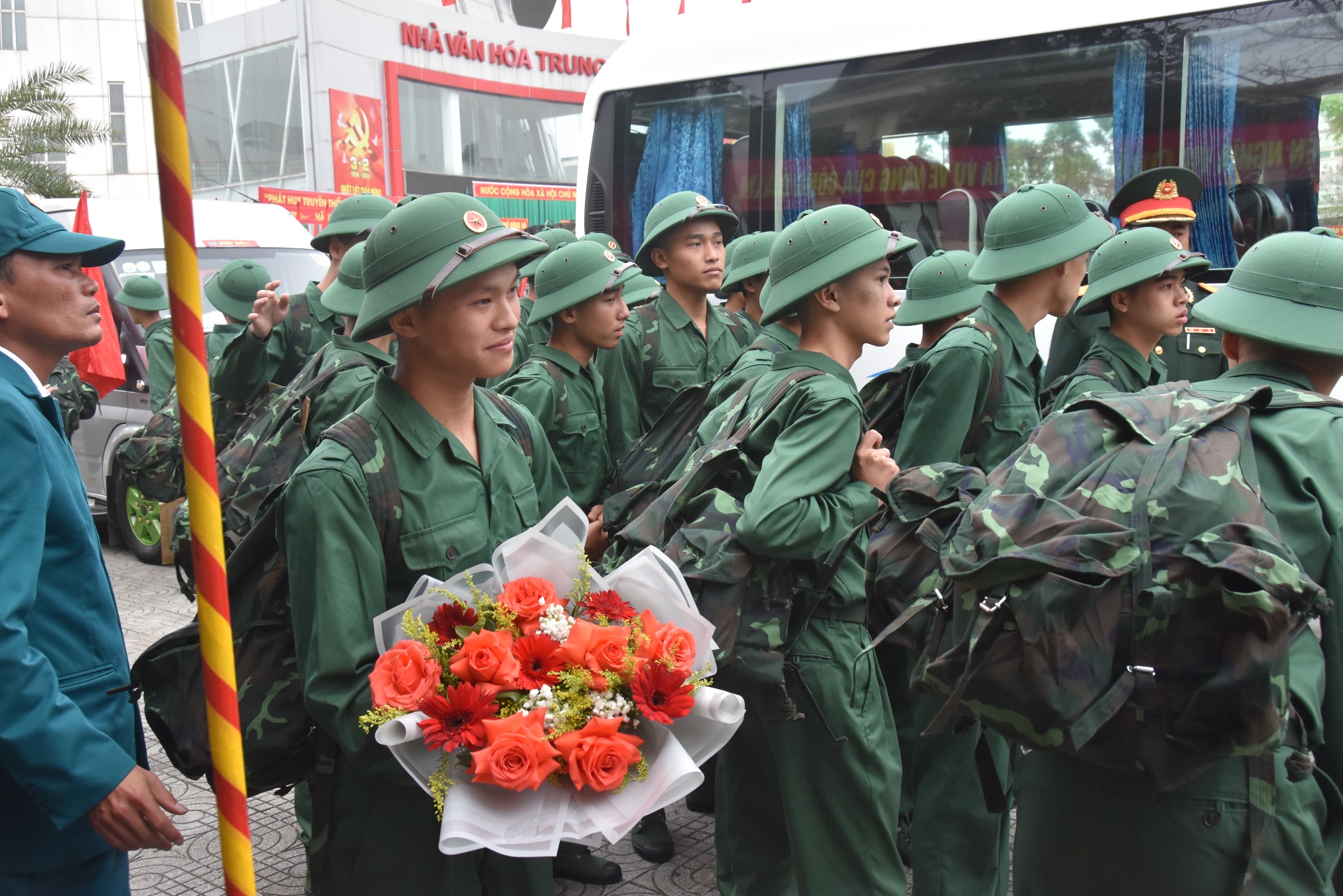 Phó Bí thư Thường trực Tỉnh ủy, Chủ tịch HĐND tỉnh Nguyễn Đăng Quang dự lễ giao nhận quân năm 2024 tại TP. Đông Hà