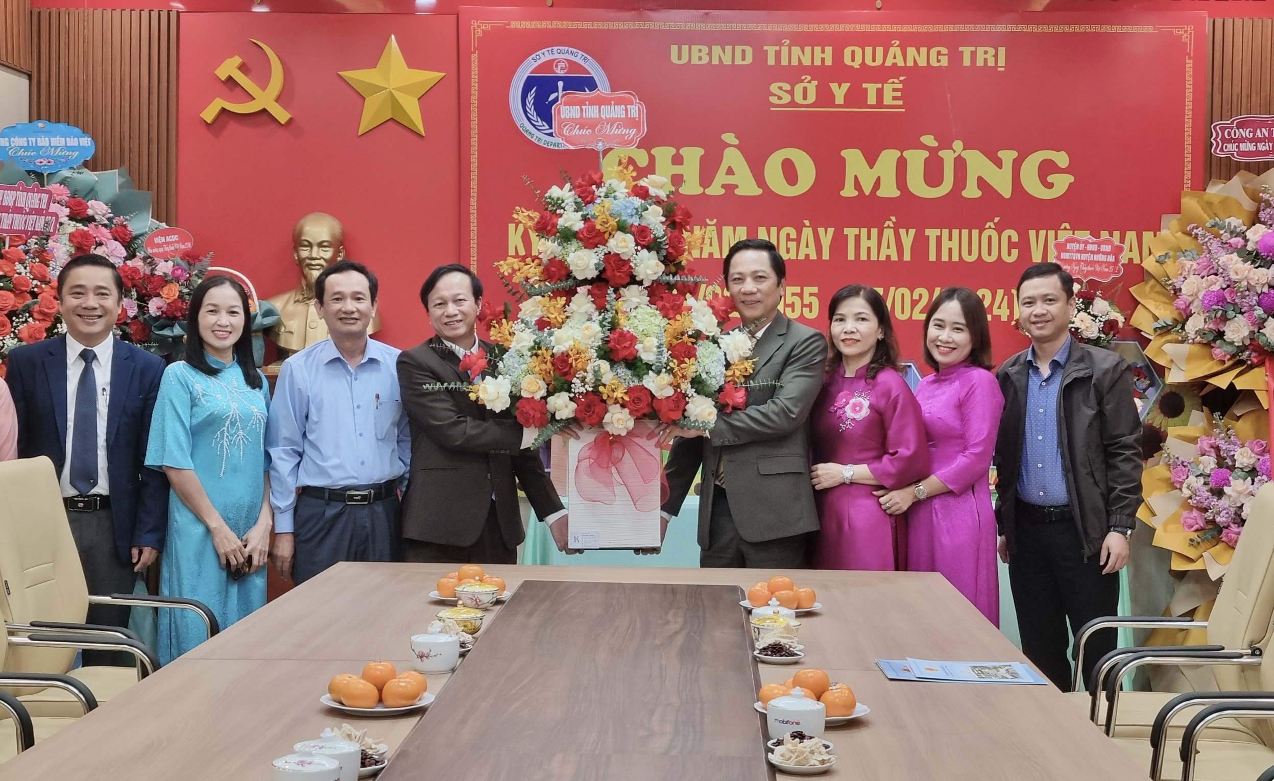 Lãnh đạo tỉnh Quảng Trị thăm và chúc mừng các đơn vị y tế nhân ngày Thầy thuốc Việt Nam 27/2